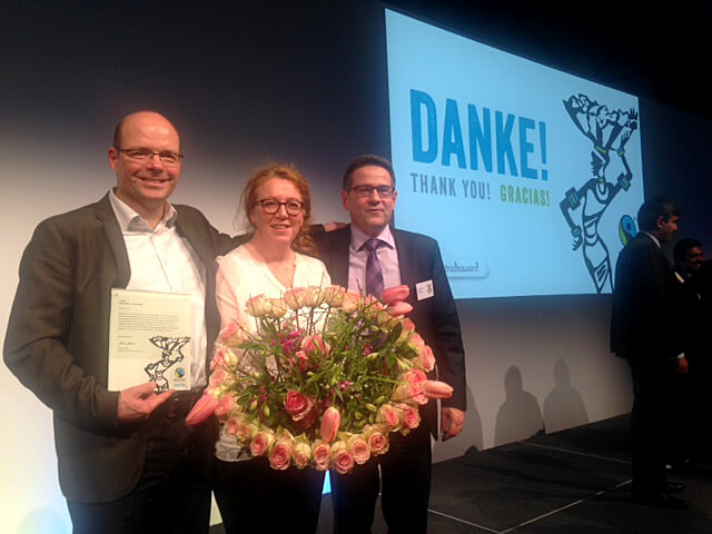 Drie medewerkers van Breitsam bij de uitreiking van de Fairtrade Award 2016